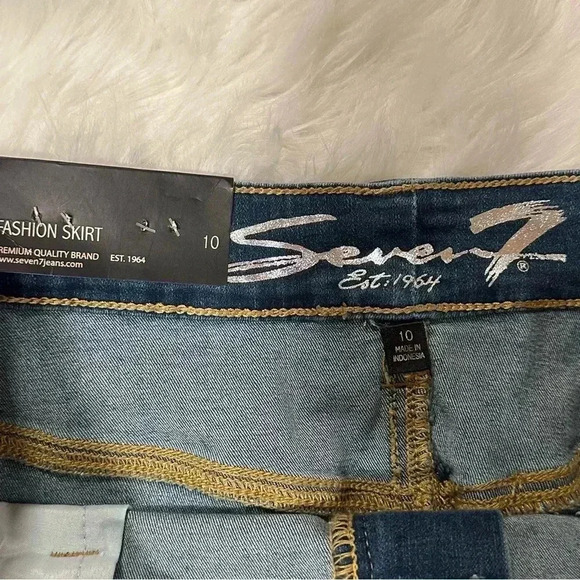 Seven7 Fashion Denim Skirt with Flower Embroidery Size 10 - Picture 5 of 10